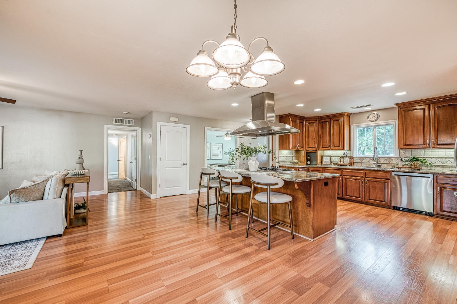 1519 W Ellery Way, Fresno, CA 93711