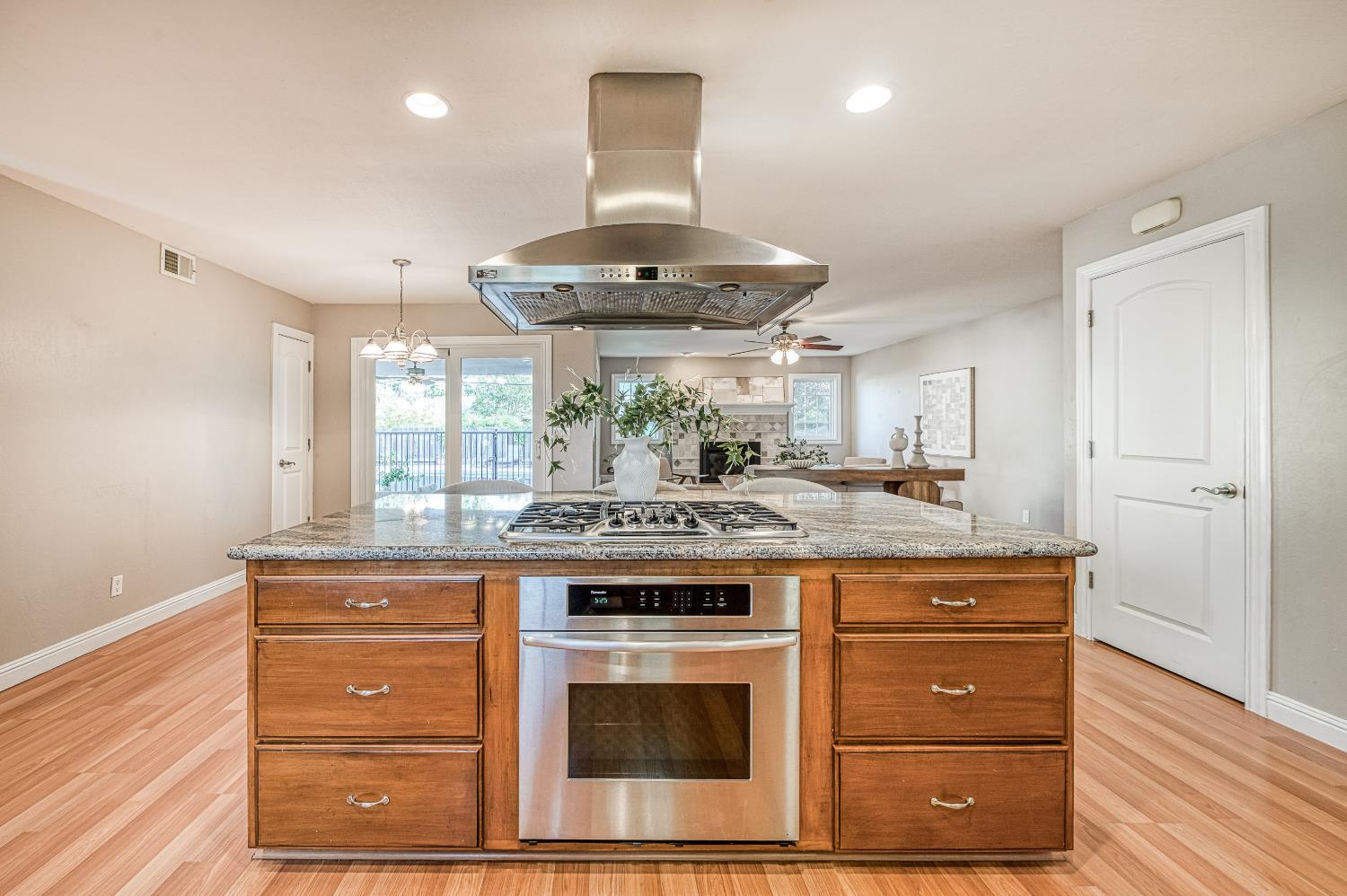 1519 W Ellery Way, Fresno, CA 93711