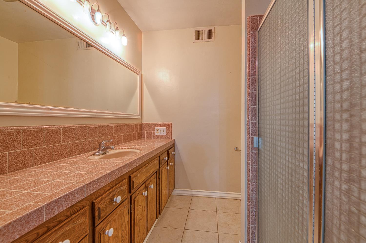 1519 W Ellery Way, Fresno, CA 93711