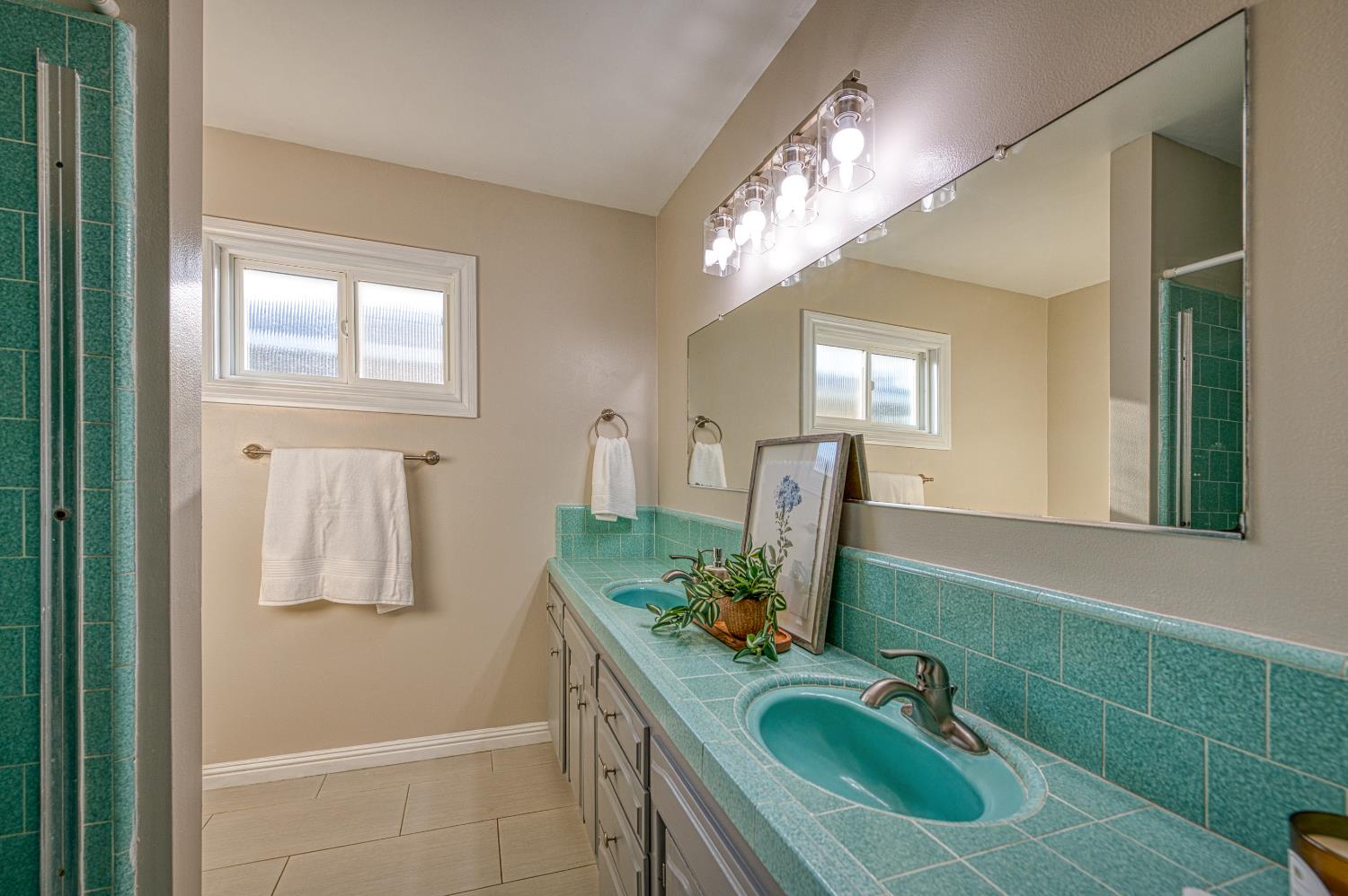 1519 W Ellery Way, Fresno, CA 93711