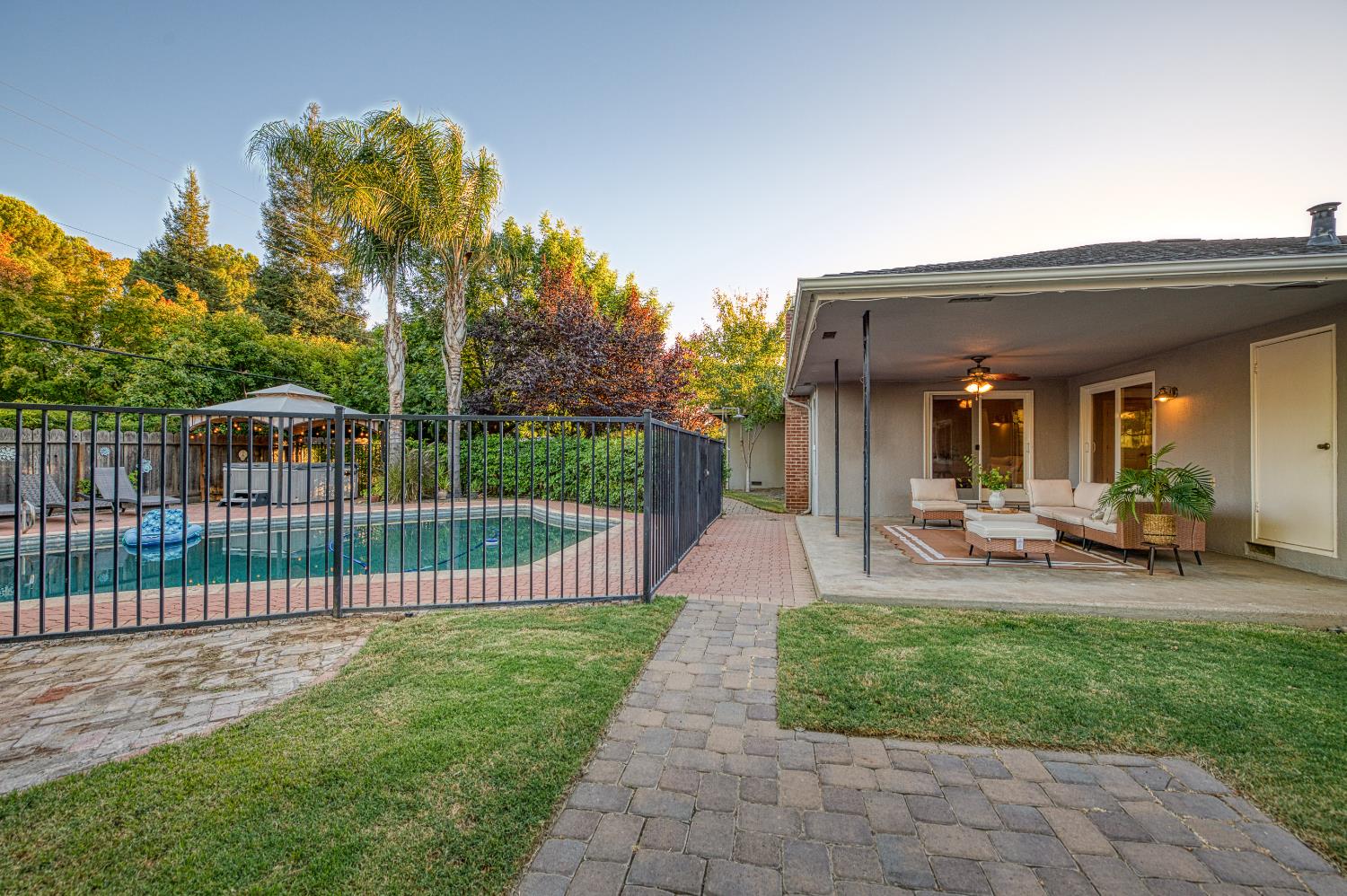 1519 W Ellery Way, Fresno, CA 93711