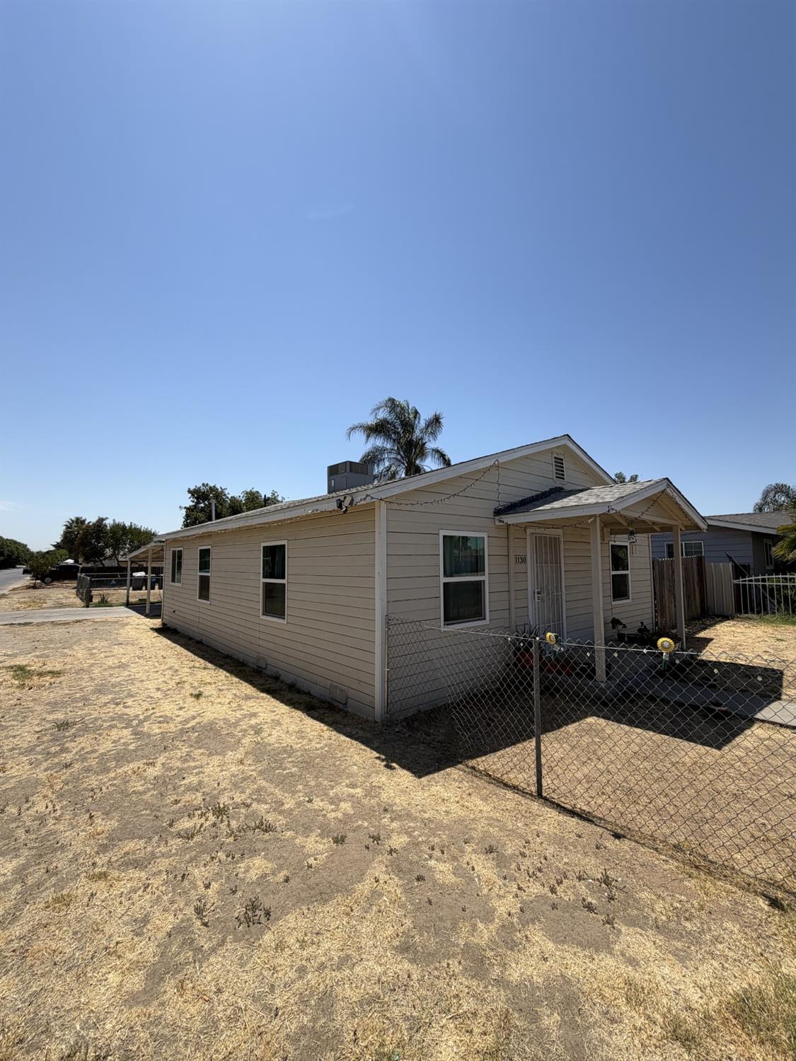 1130 E Cleveland Ave, Madera, CA 93638