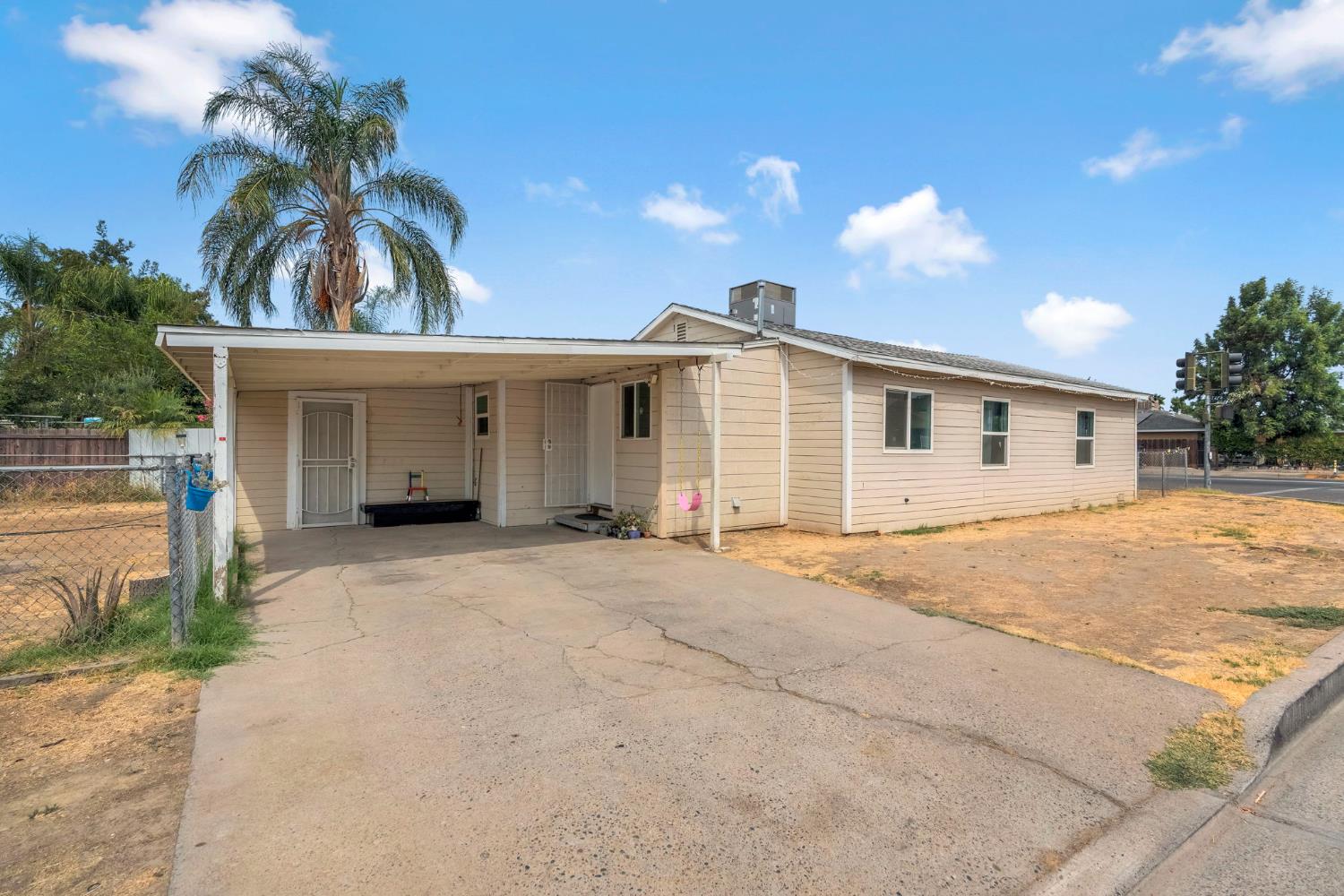 1130 E Cleveland Ave, Madera, CA 93638