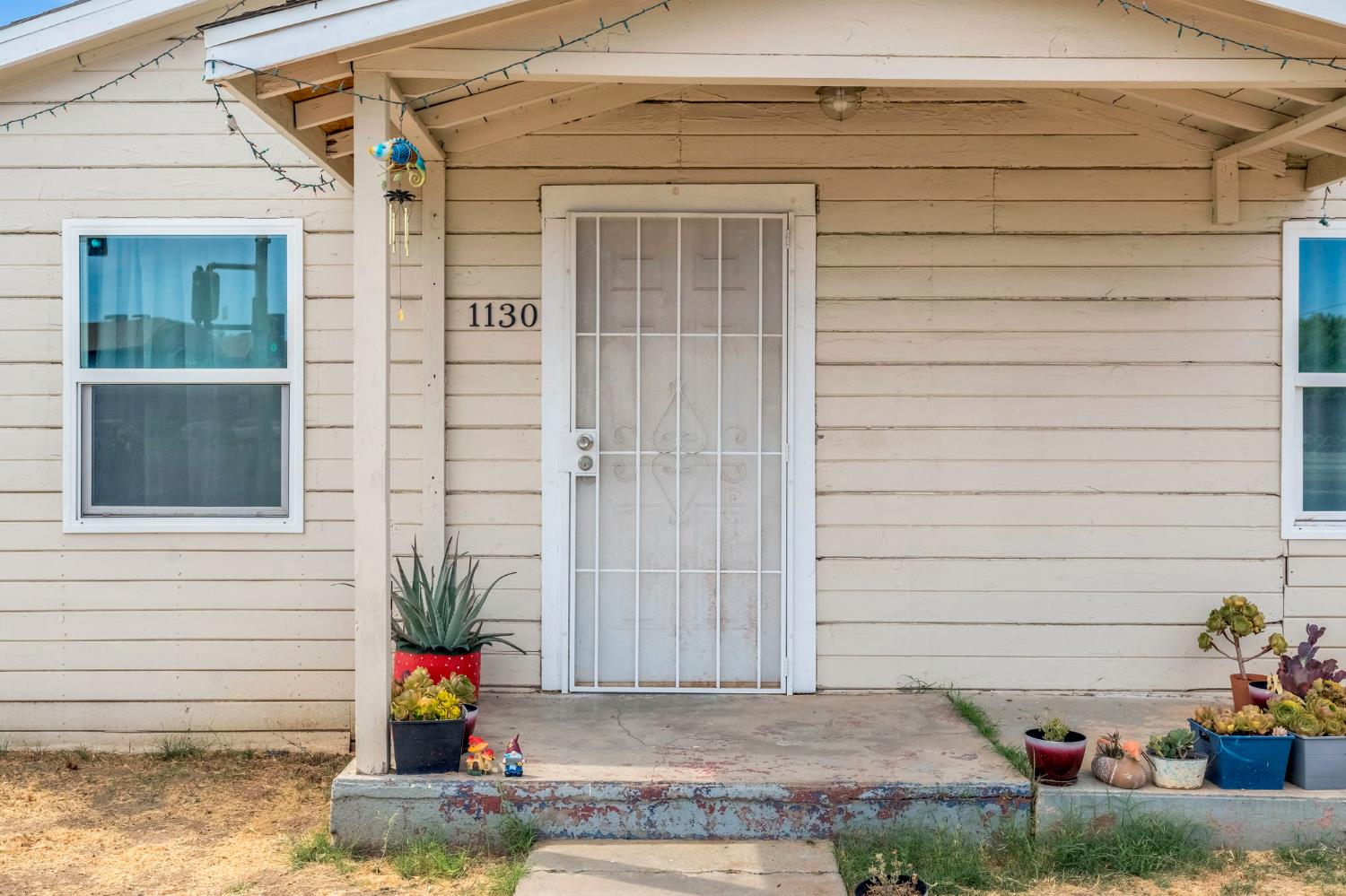 1130 E Cleveland Ave, Madera, CA 93638