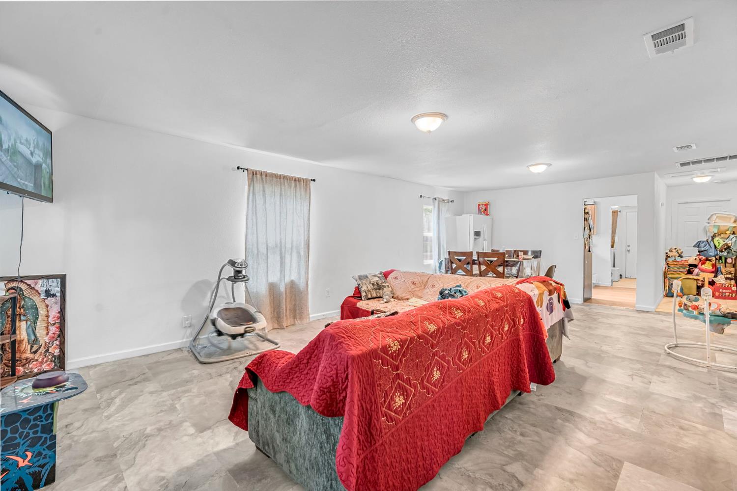 1130 E Cleveland Ave, Madera, CA 93638
