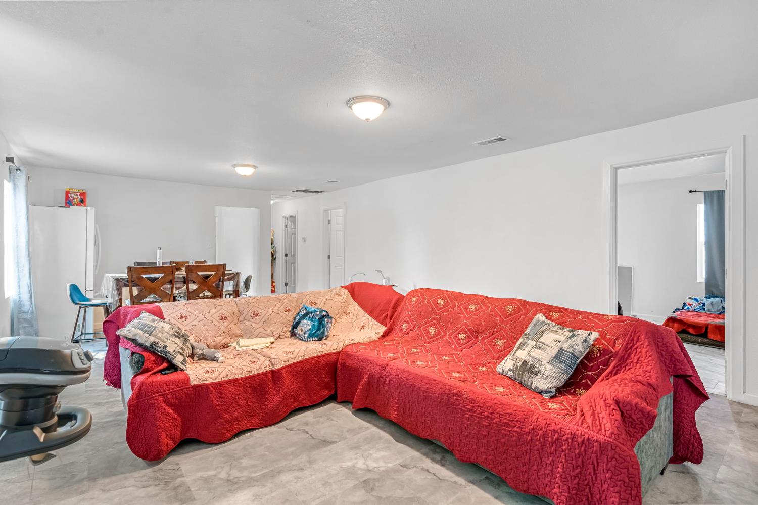 1130 E Cleveland Ave, Madera, CA 93638