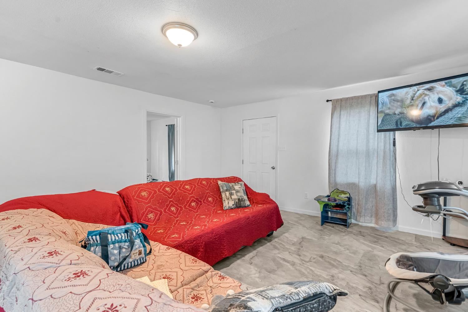 1130 E Cleveland Ave, Madera, CA 93638