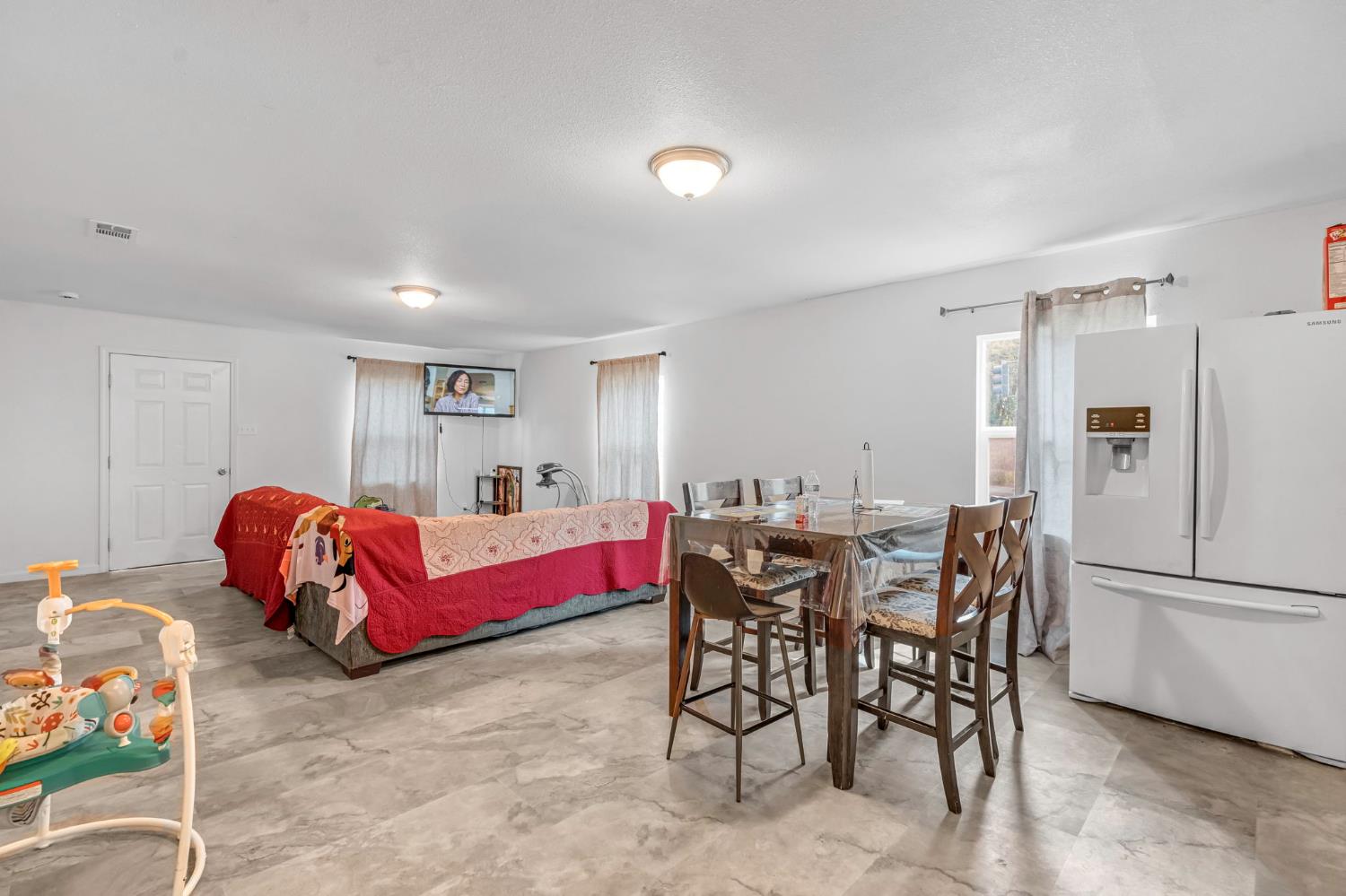 1130 E Cleveland Ave, Madera, CA 93638