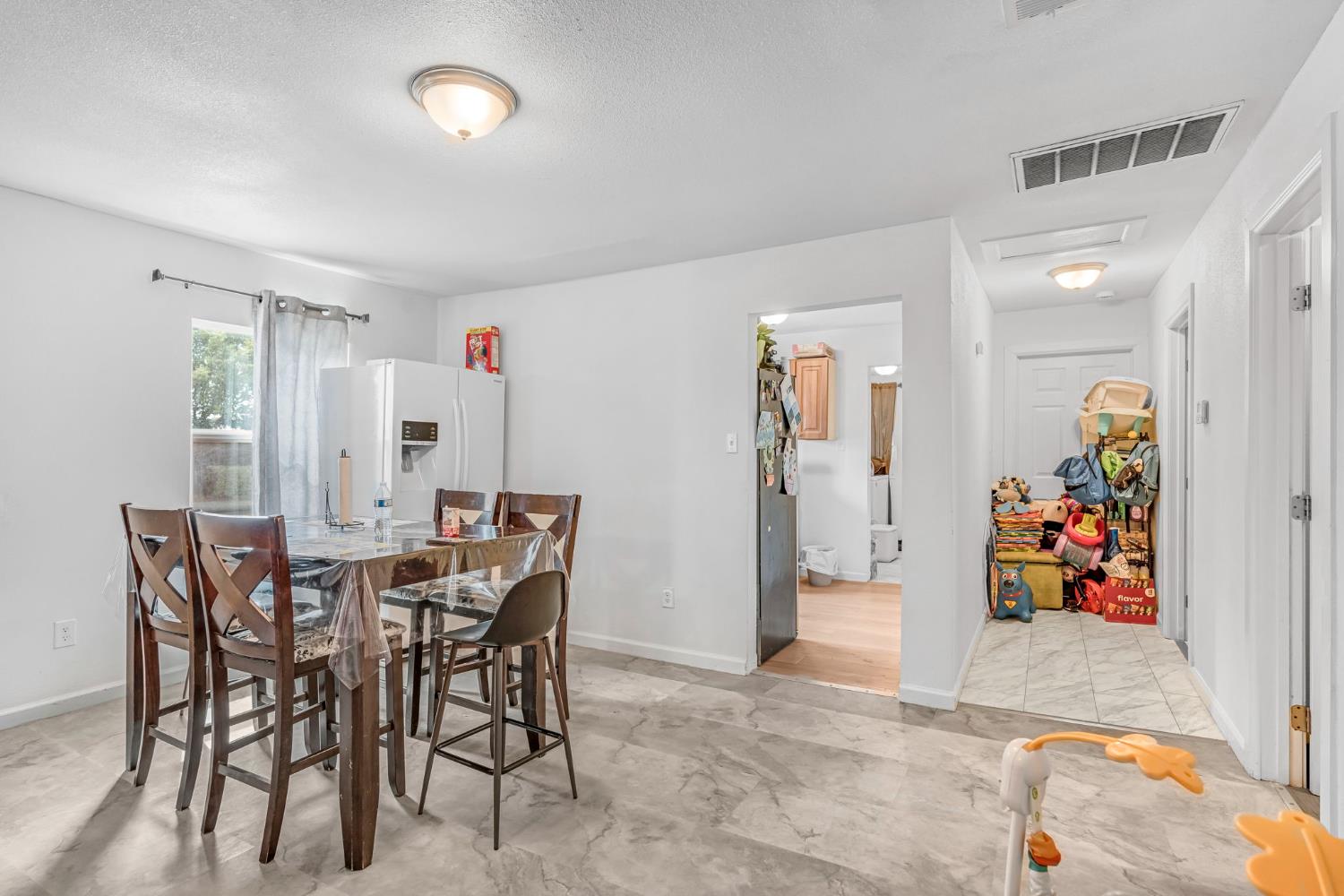 1130 E Cleveland Ave, Madera, CA 93638