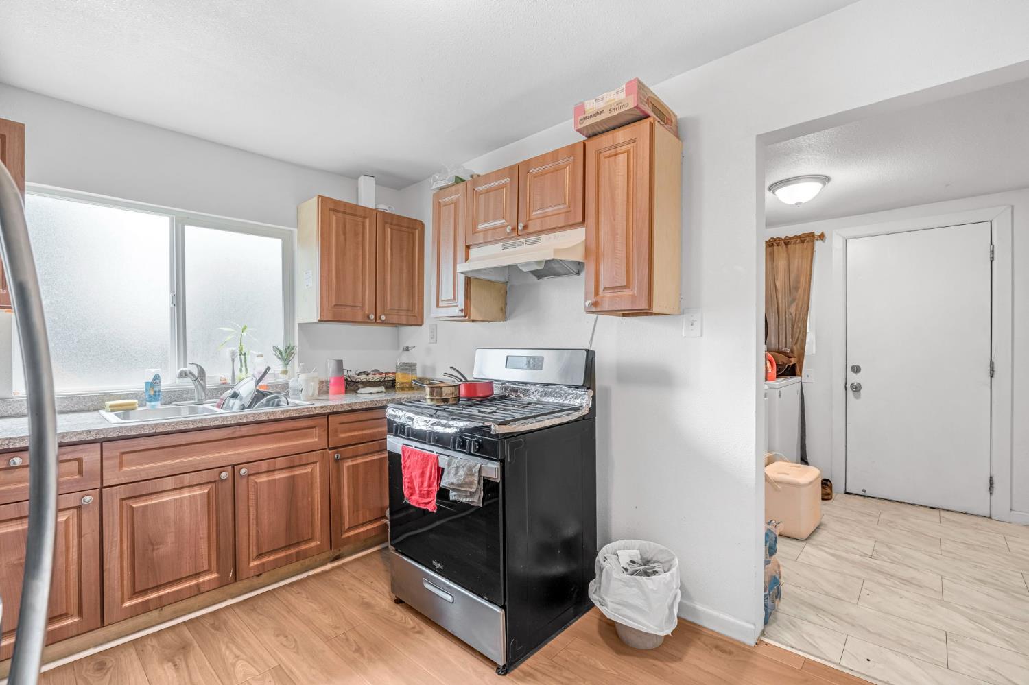 1130 E Cleveland Ave, Madera, CA 93638