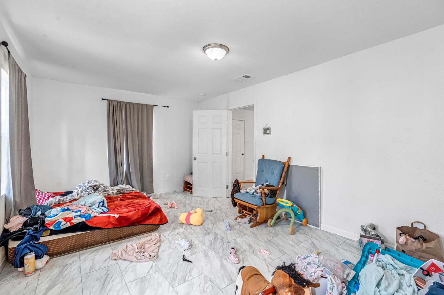 1130 E Cleveland Ave, Madera, CA 93638