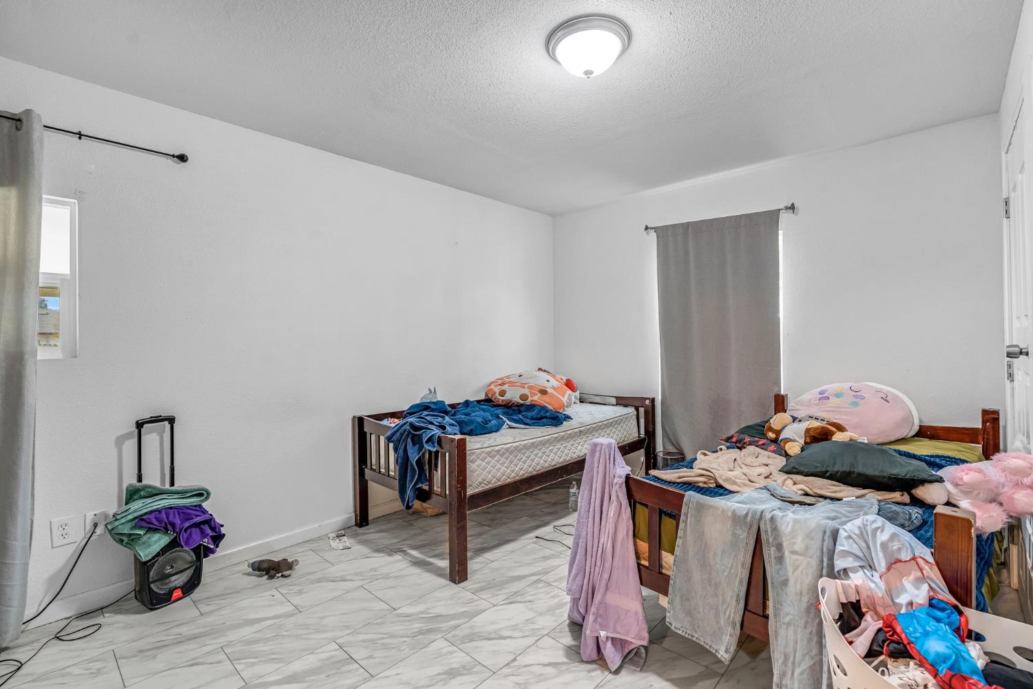 1130 E Cleveland Ave, Madera, CA 93638