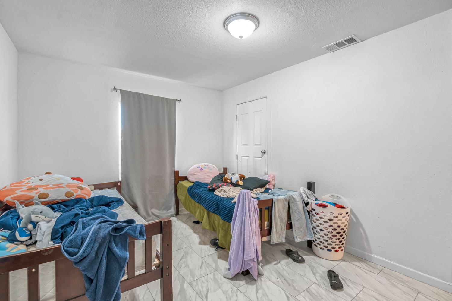 1130 E Cleveland Ave, Madera, CA 93638