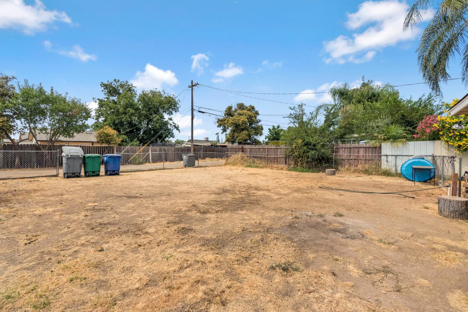 1130 E Cleveland Ave, Madera, CA 93638