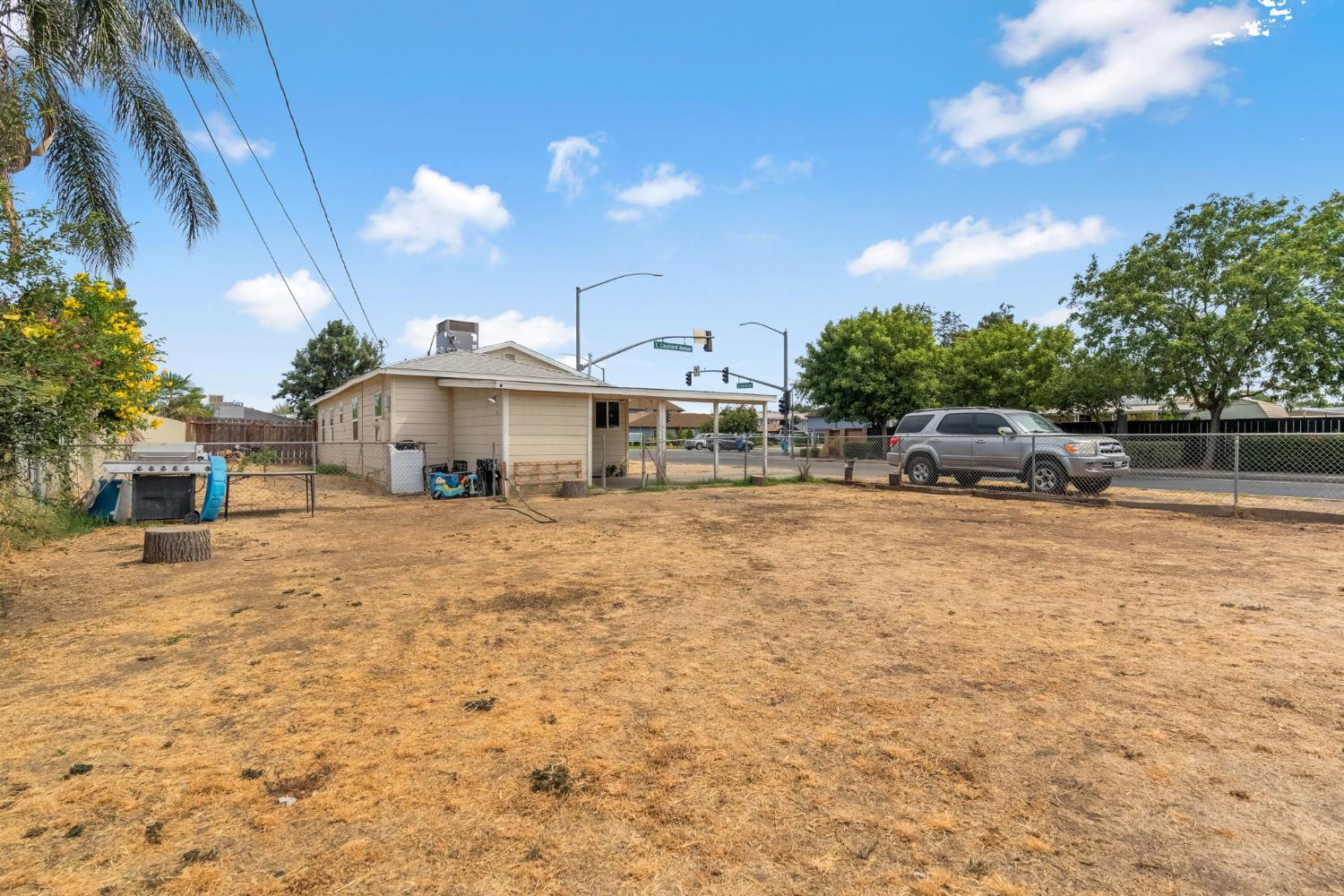 1130 E Cleveland Ave, Madera, CA 93638