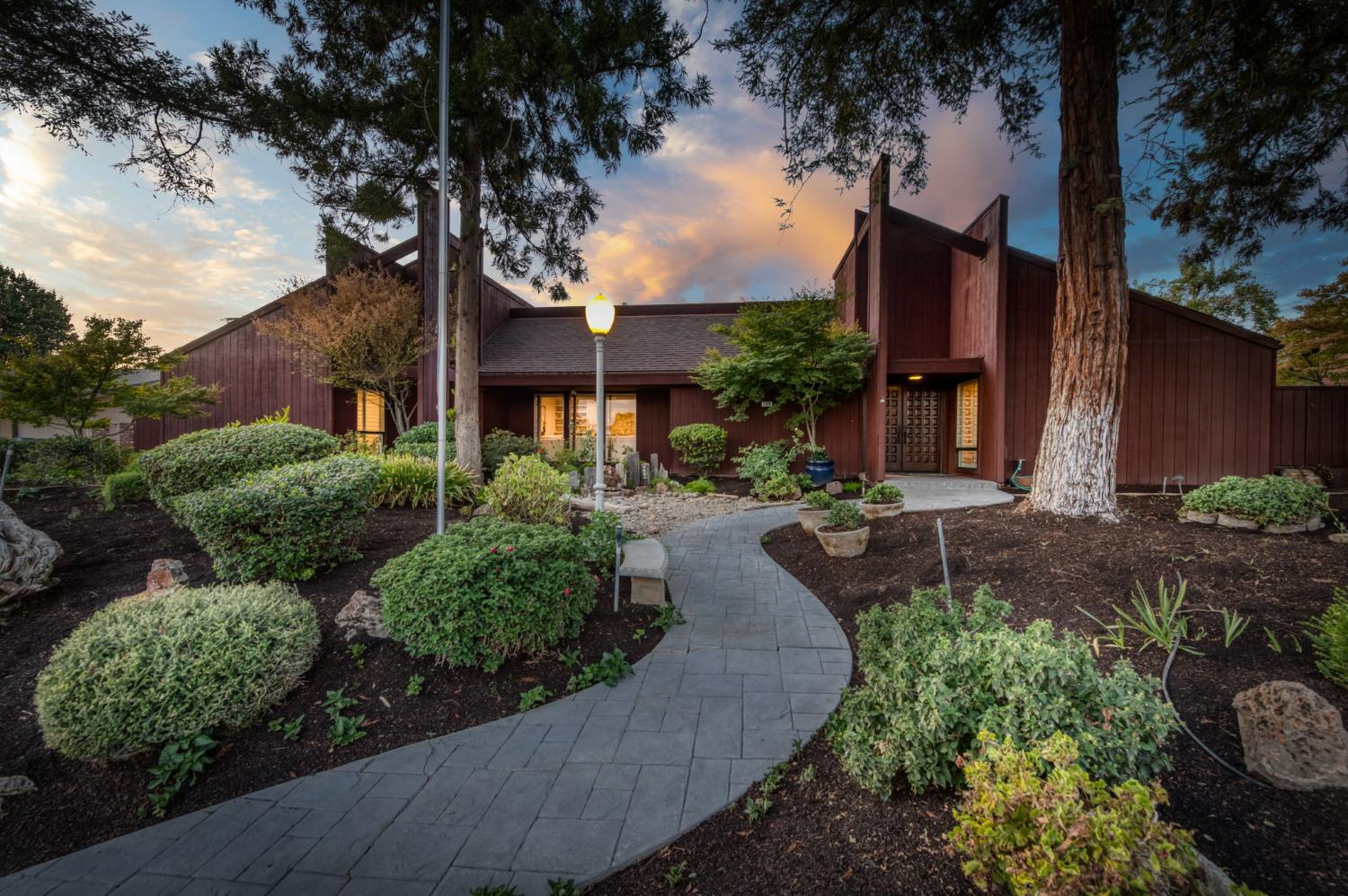 2666 W San Jose Ave, Fresno, CA 93711