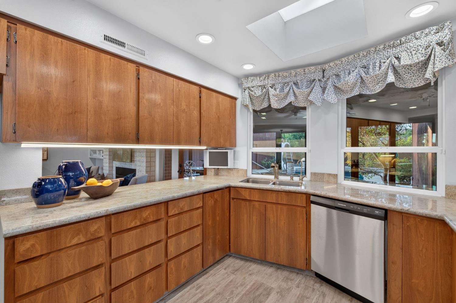 2666 W San Jose Ave, Fresno, CA 93711