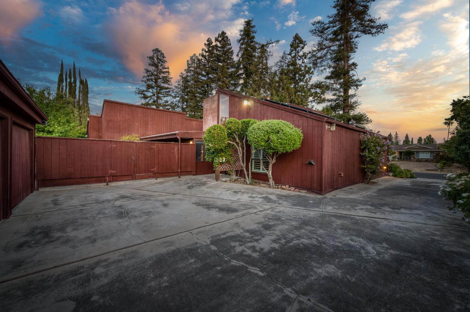 2666 W San Jose Ave, Fresno, CA 93711