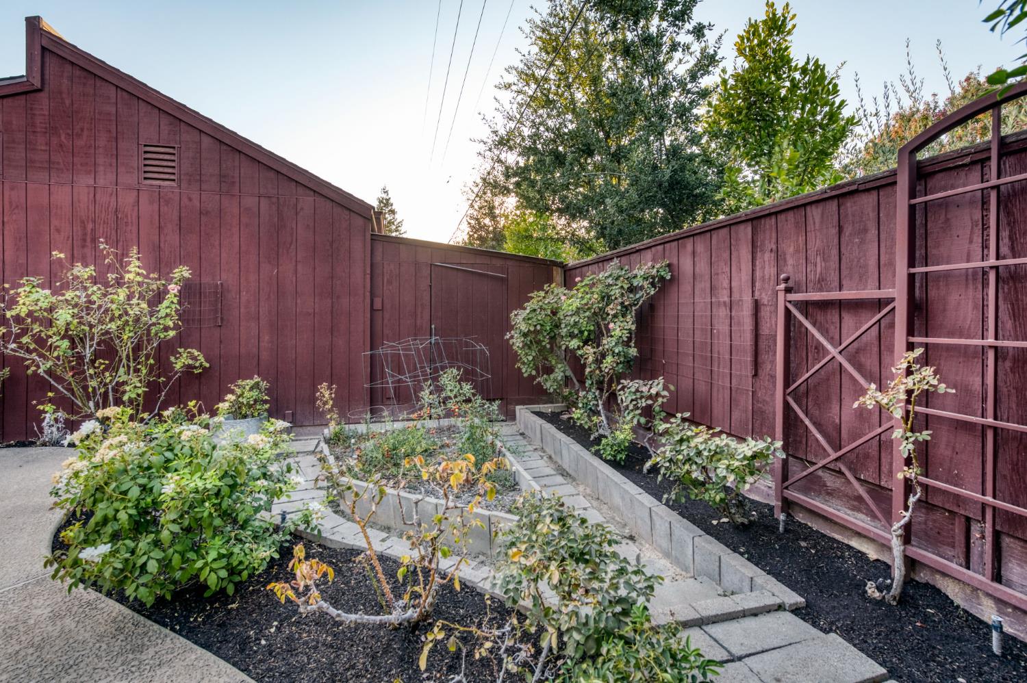 2666 W San Jose Ave, Fresno, CA 93711
