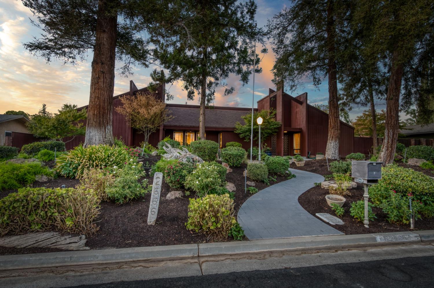 2666 W San Jose Ave, Fresno, CA 93711