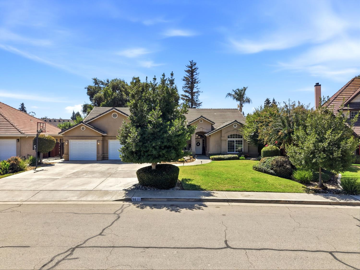 5535 W Vine Ct, Visalia, CA 93291