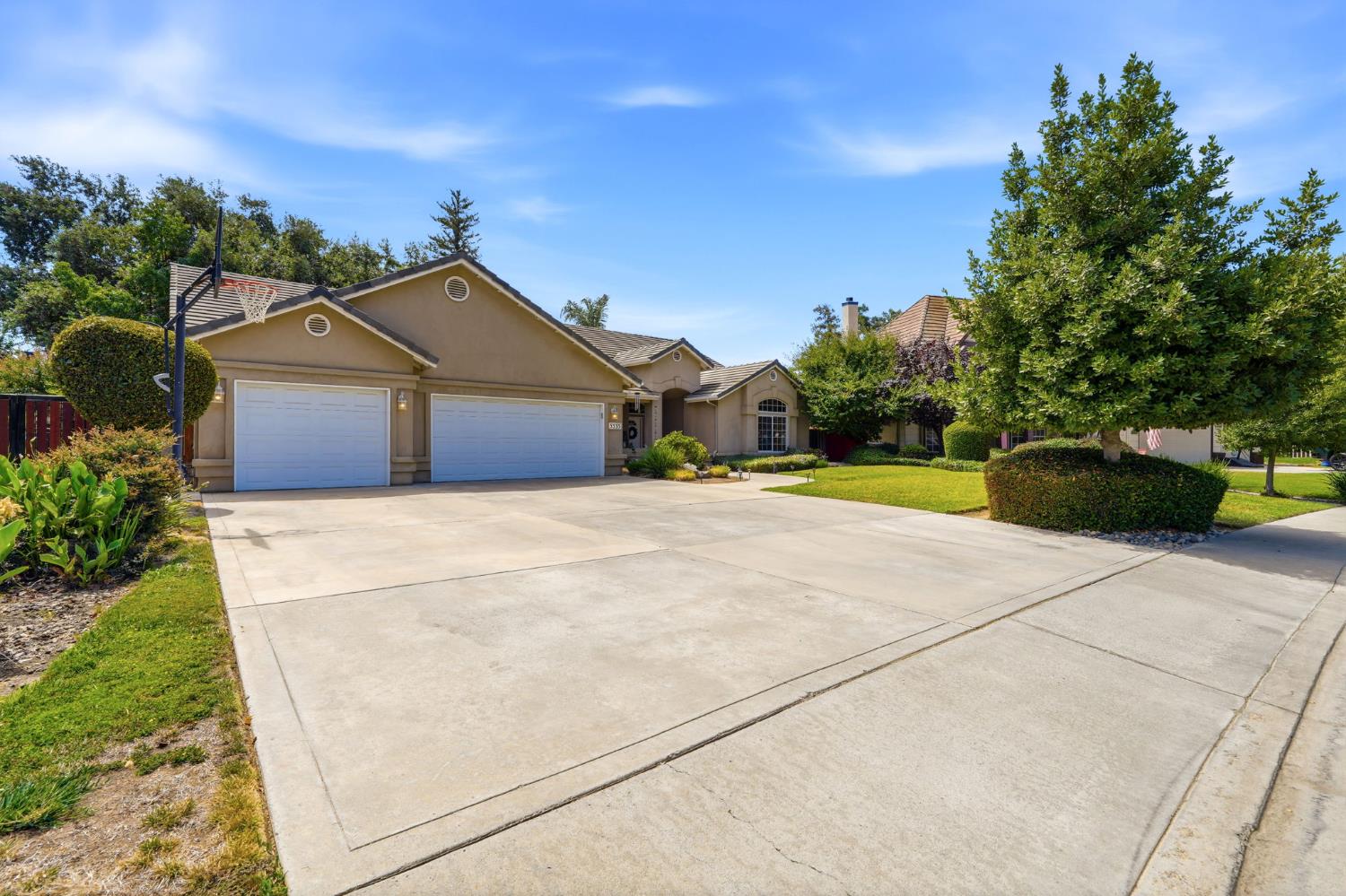 5535 W Vine Ct, Visalia, CA 93291