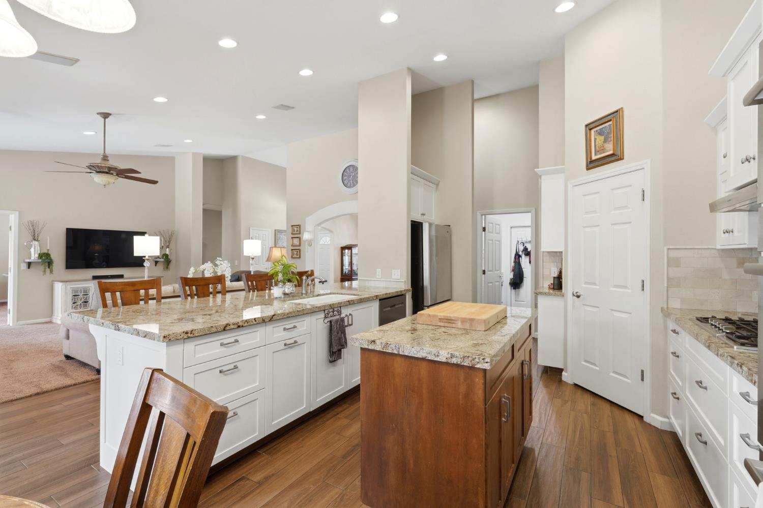 5535 W Vine Ct, Visalia, CA 93291
