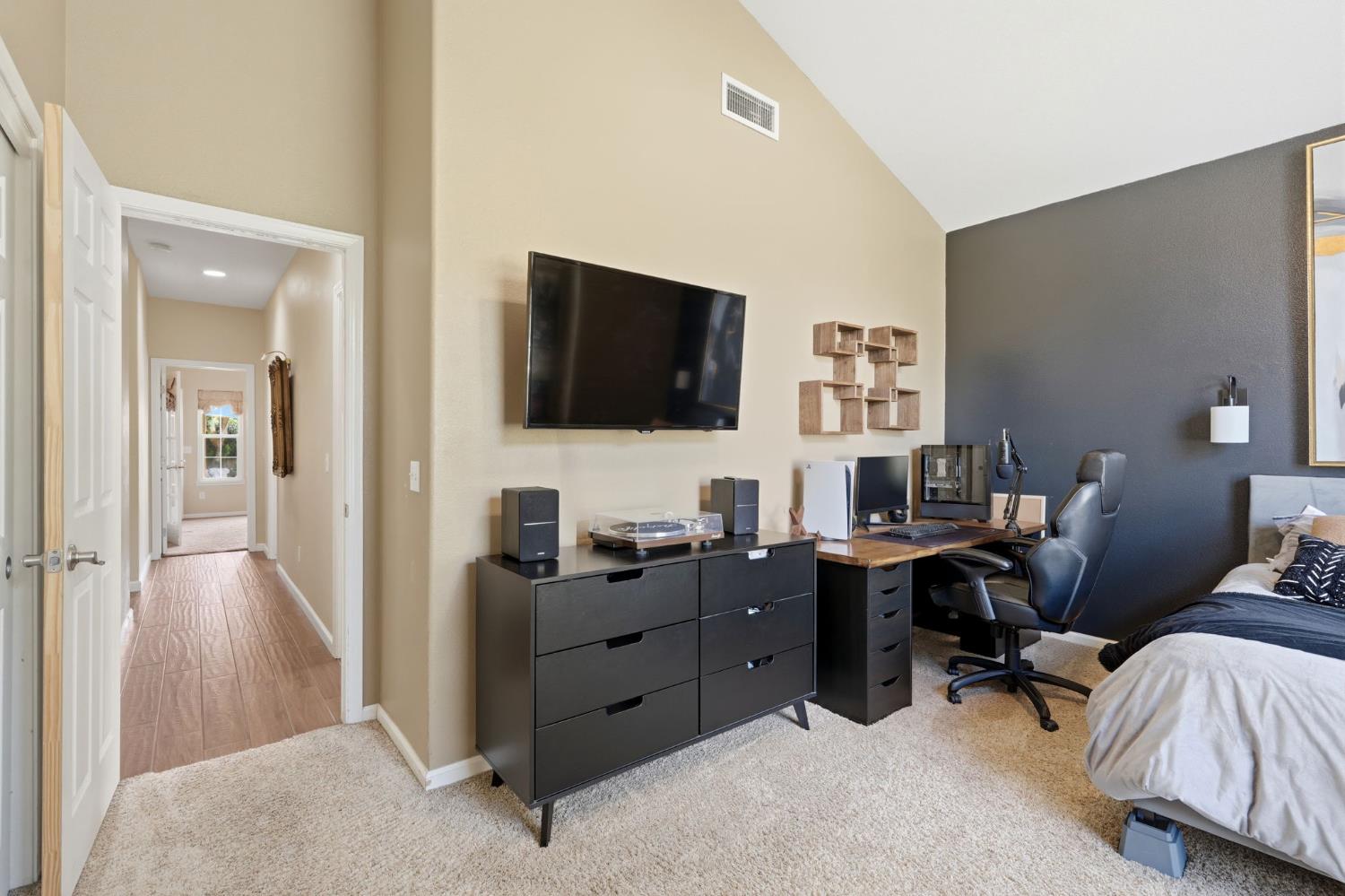 5535 W Vine Ct, Visalia, CA 93291