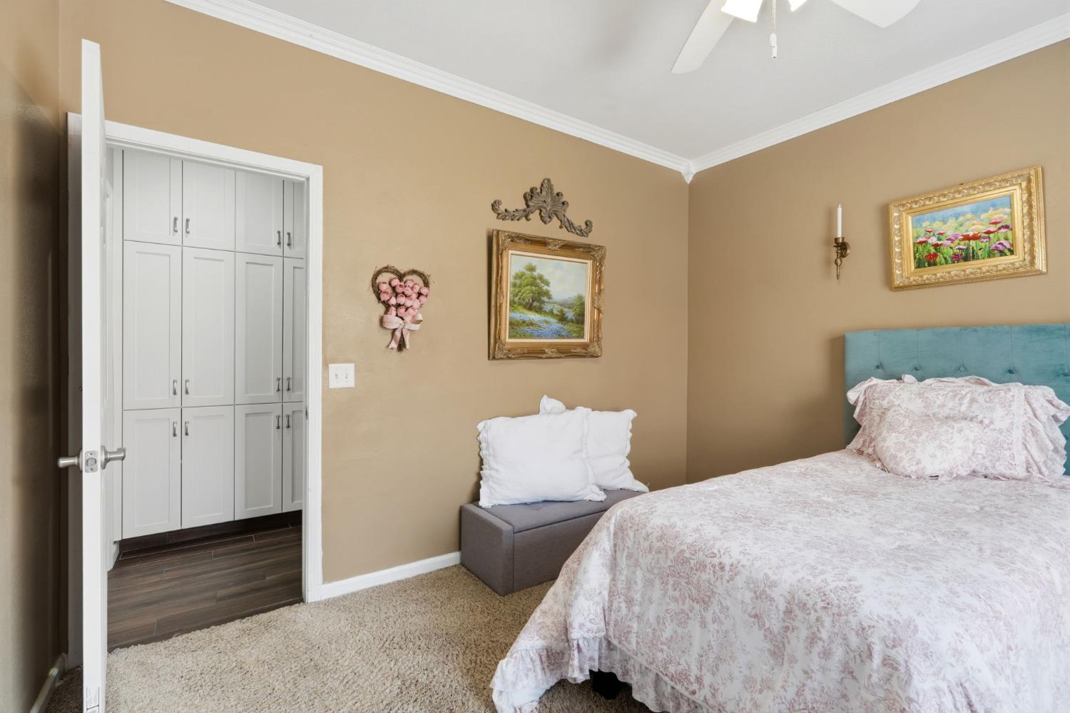 5535 W Vine Ct, Visalia, CA 93291
