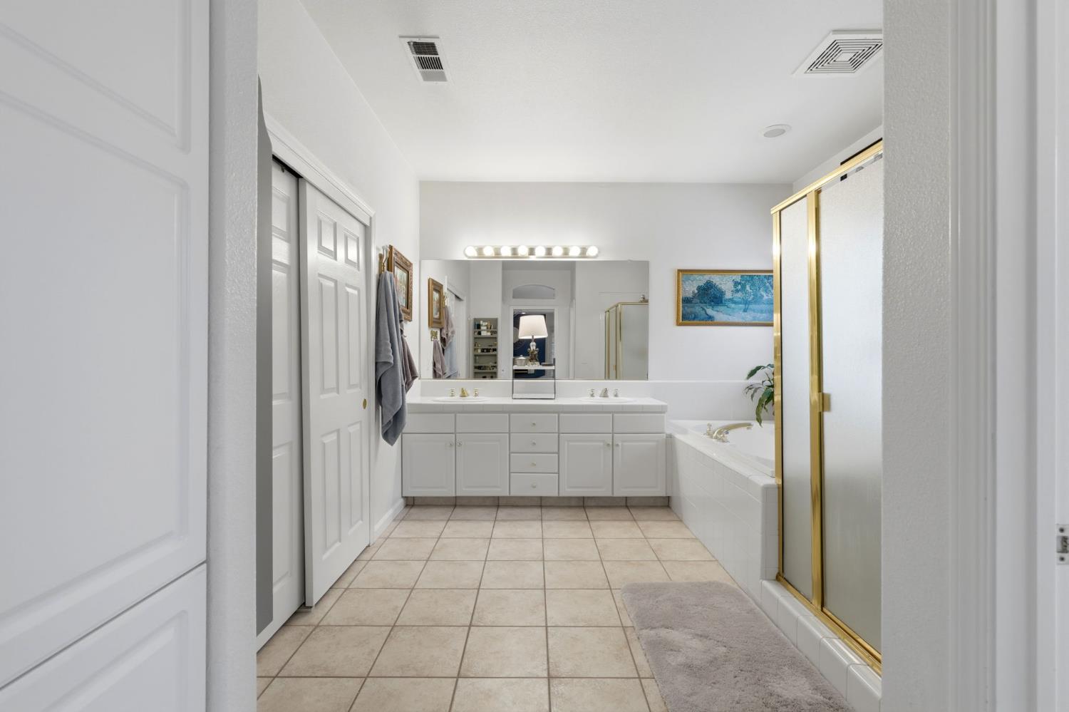 5535 W Vine Ct, Visalia, CA 93291