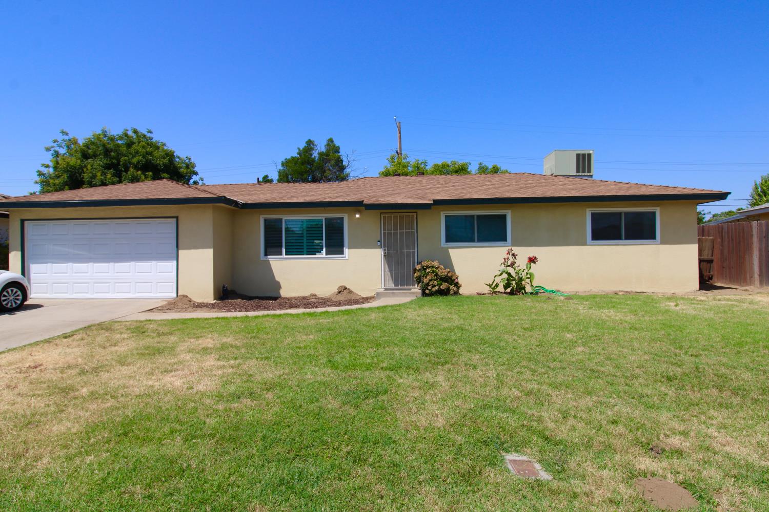 5609 E Tarpey Dr, Fresno, CA 93727