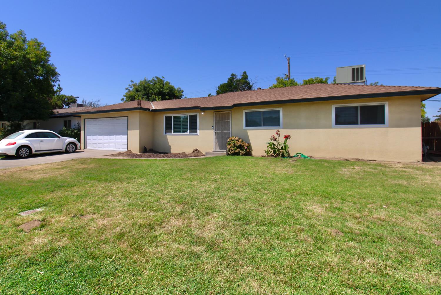 5609 E Tarpey Dr, Fresno, CA 93727