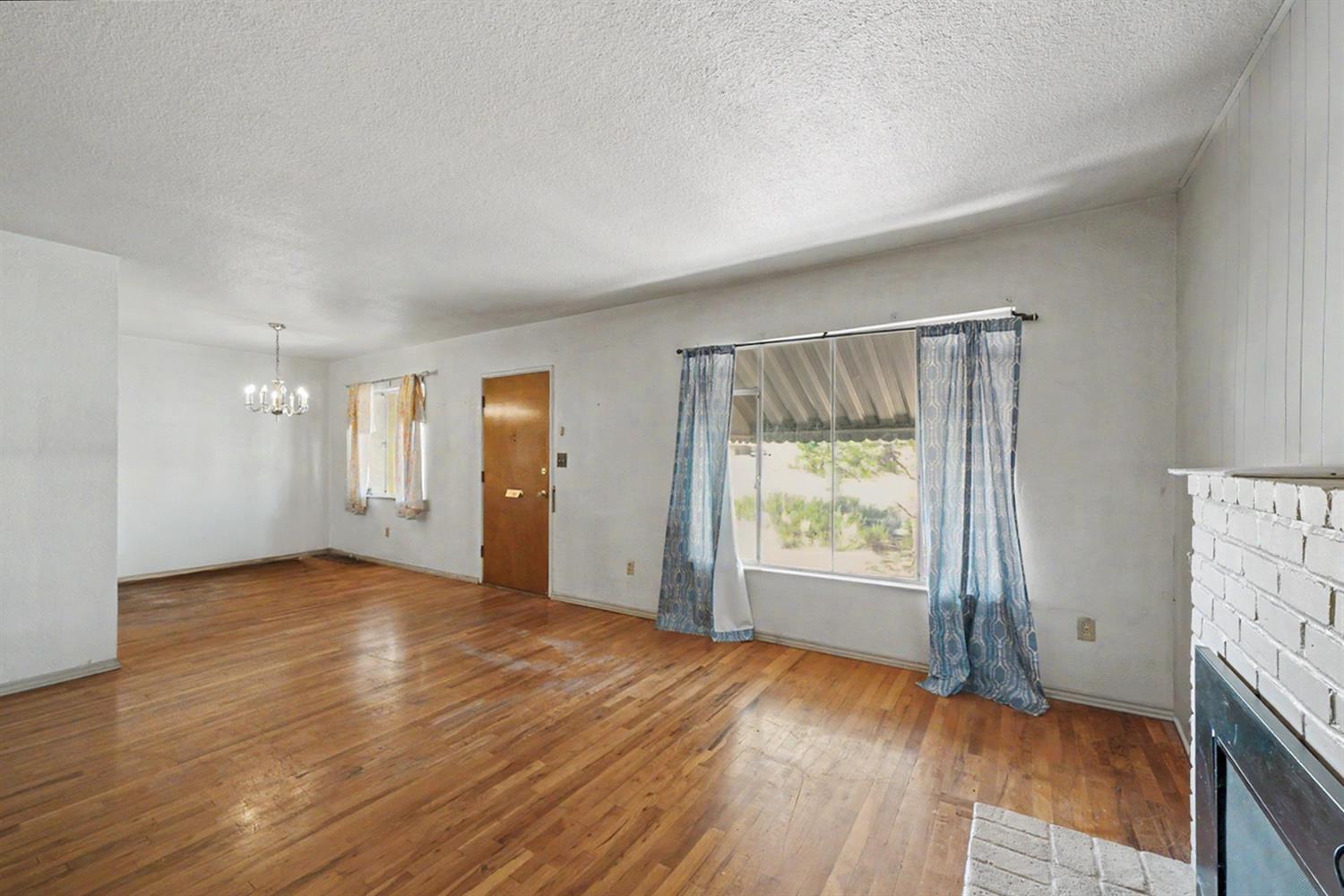 2942 E Swift Ave, Fresno, CA 93726