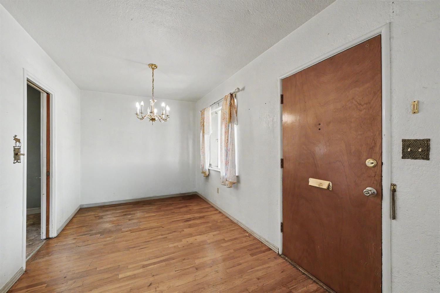 2942 E Swift Ave, Fresno, CA 93726