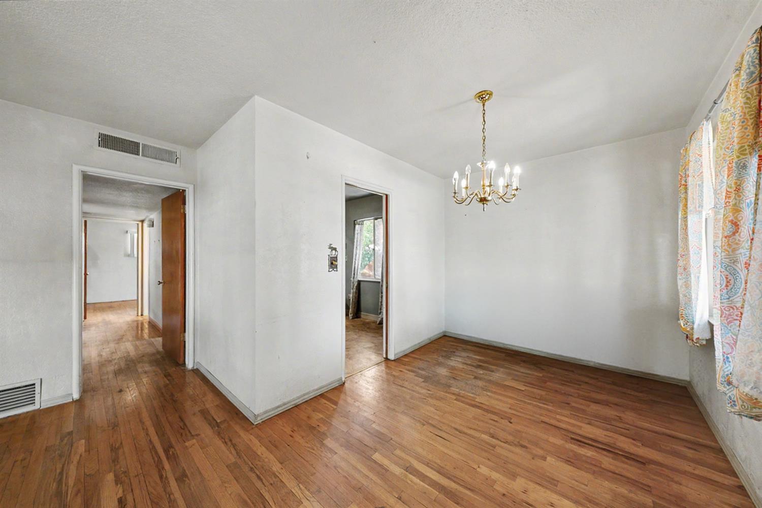 2942 E Swift Ave, Fresno, CA 93726