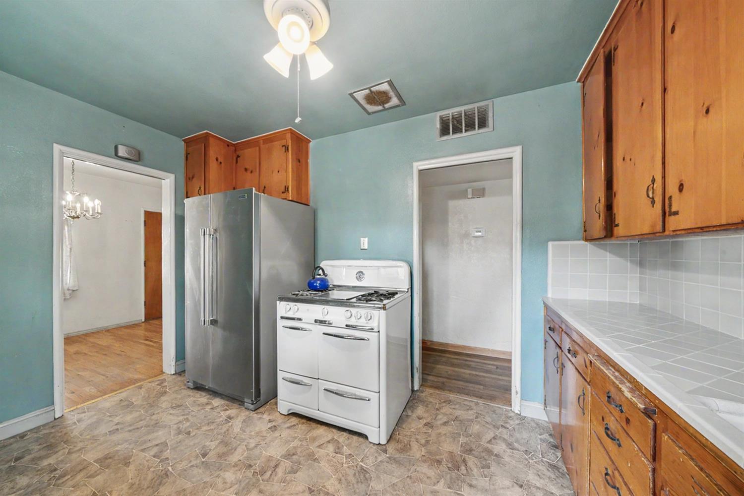2942 E Swift Ave, Fresno, CA 93726