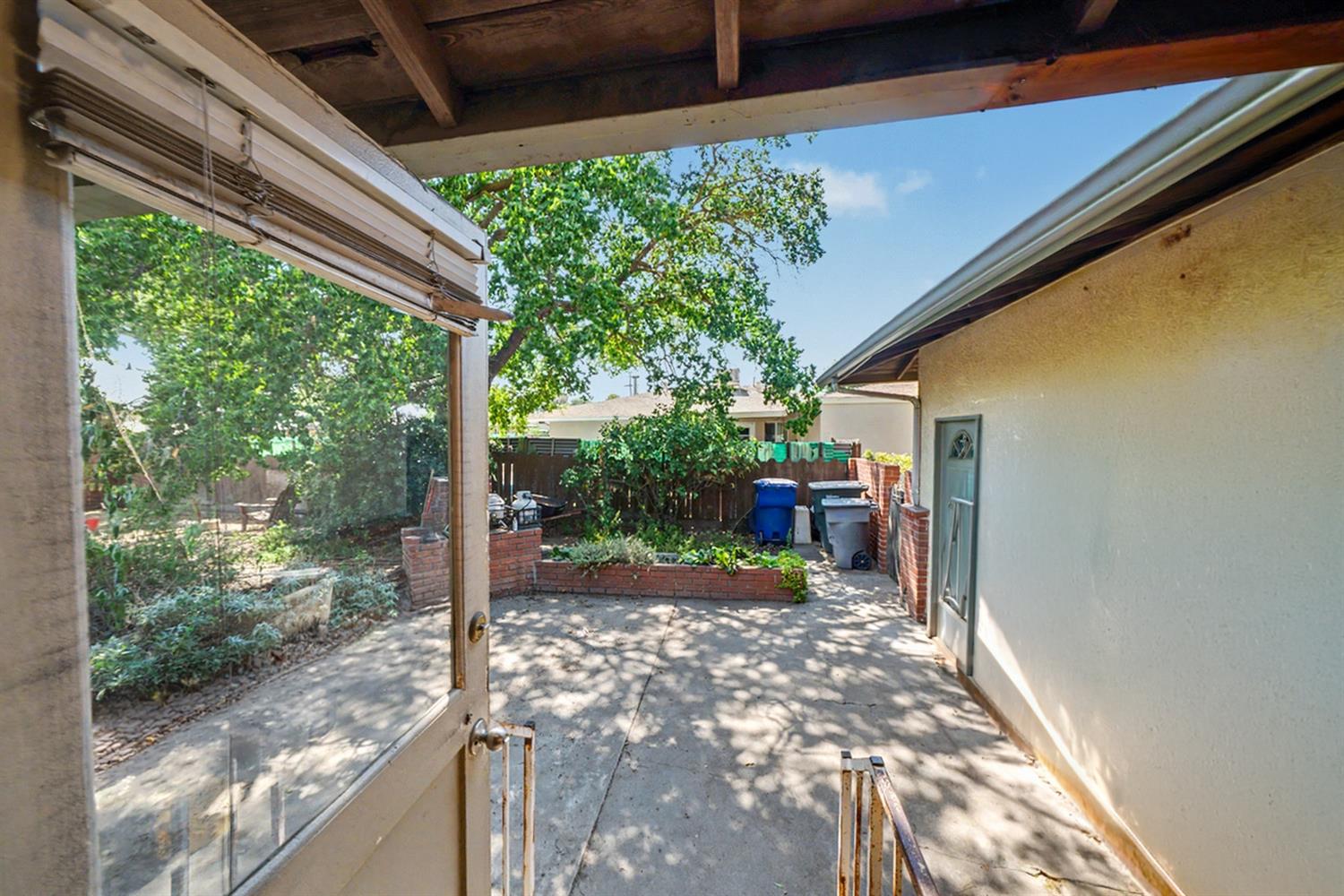 2942 E Swift Ave, Fresno, CA 93726