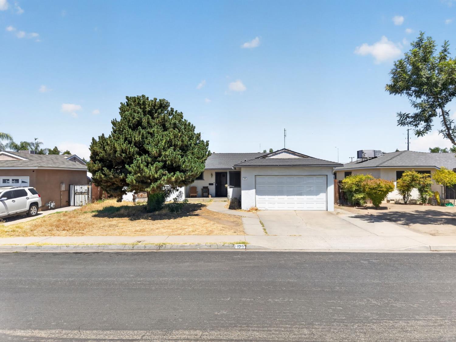 179 W Norwich Ave, Clovis, CA 93612
