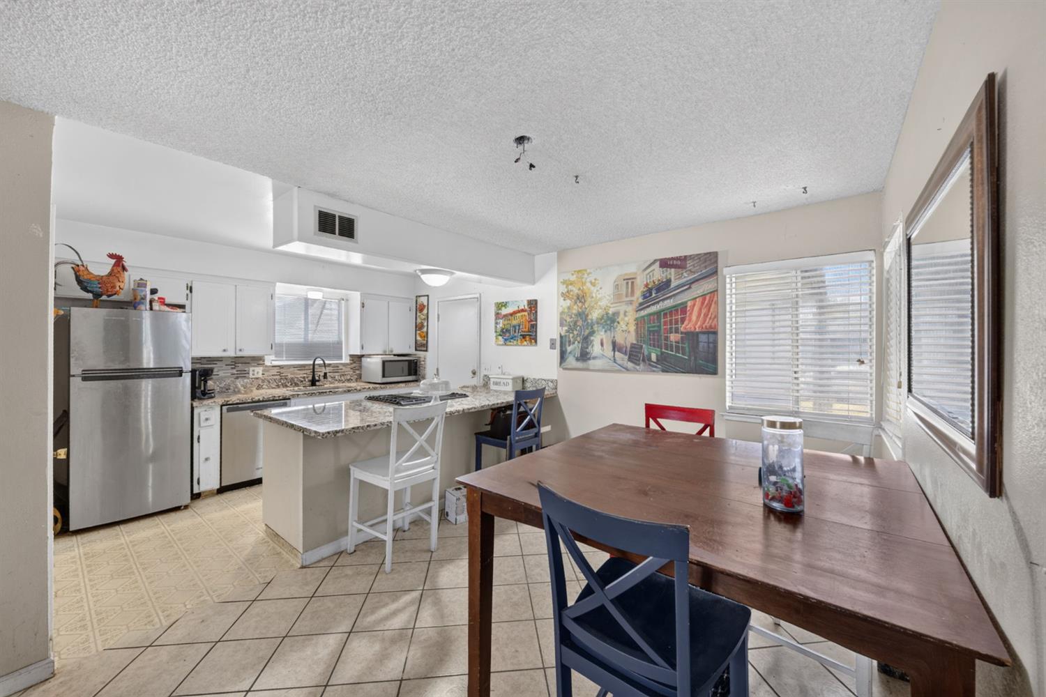 179 W Norwich Ave, Clovis, CA 93612