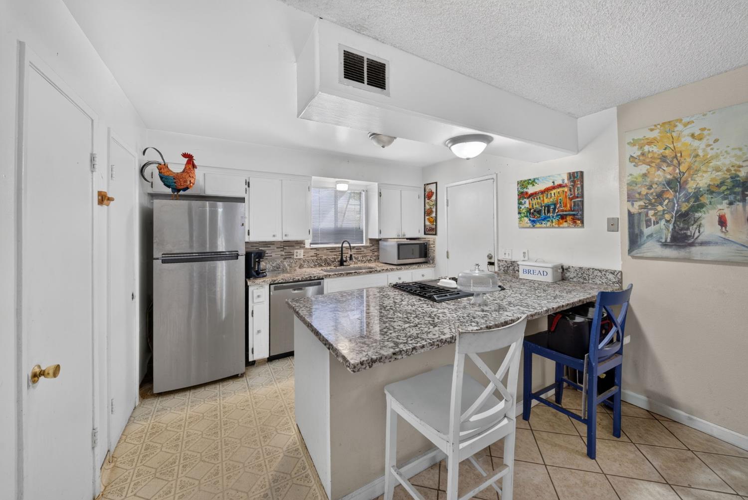179 W Norwich Ave, Clovis, CA 93612