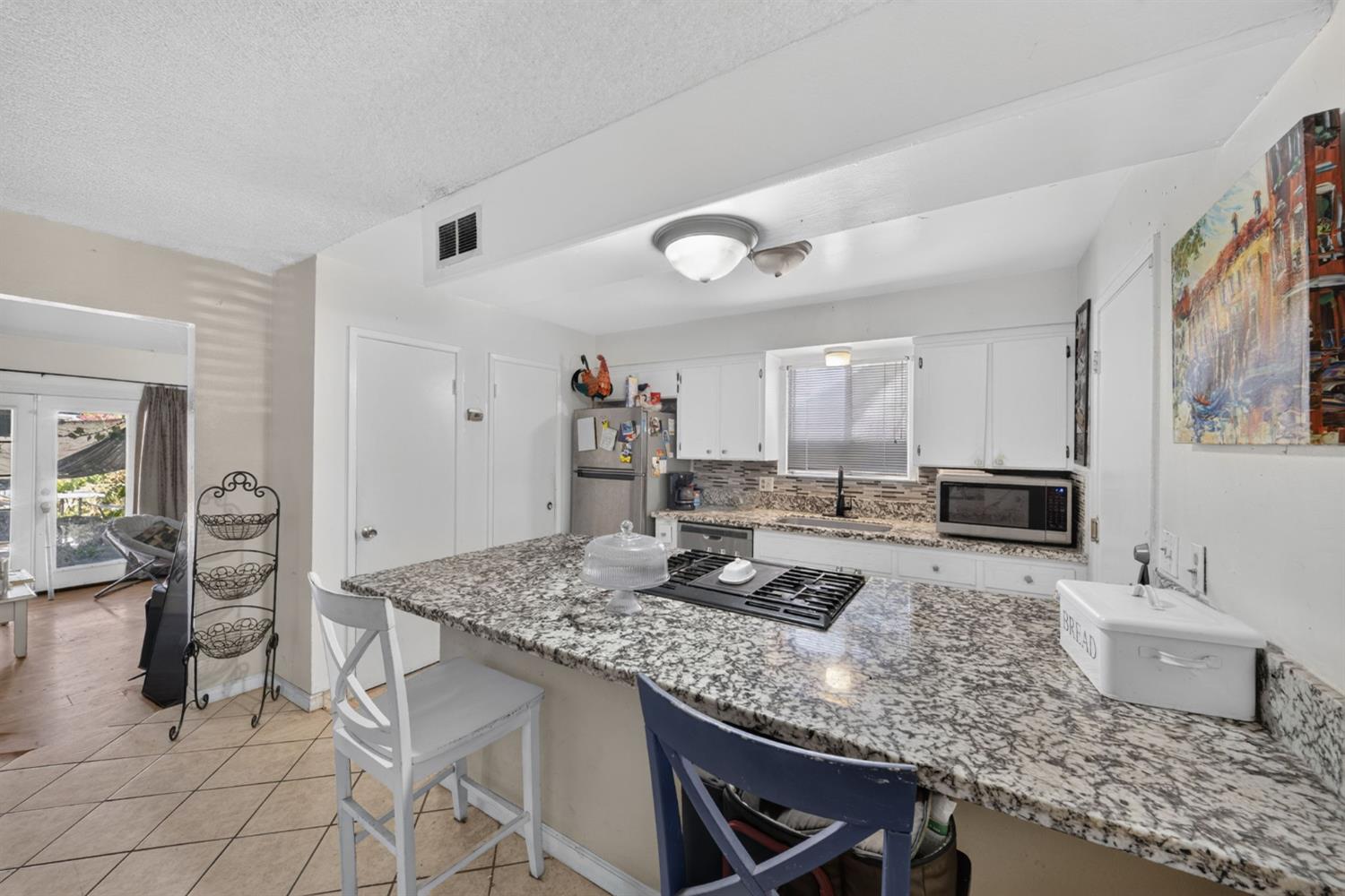 179 W Norwich Ave, Clovis, CA 93612