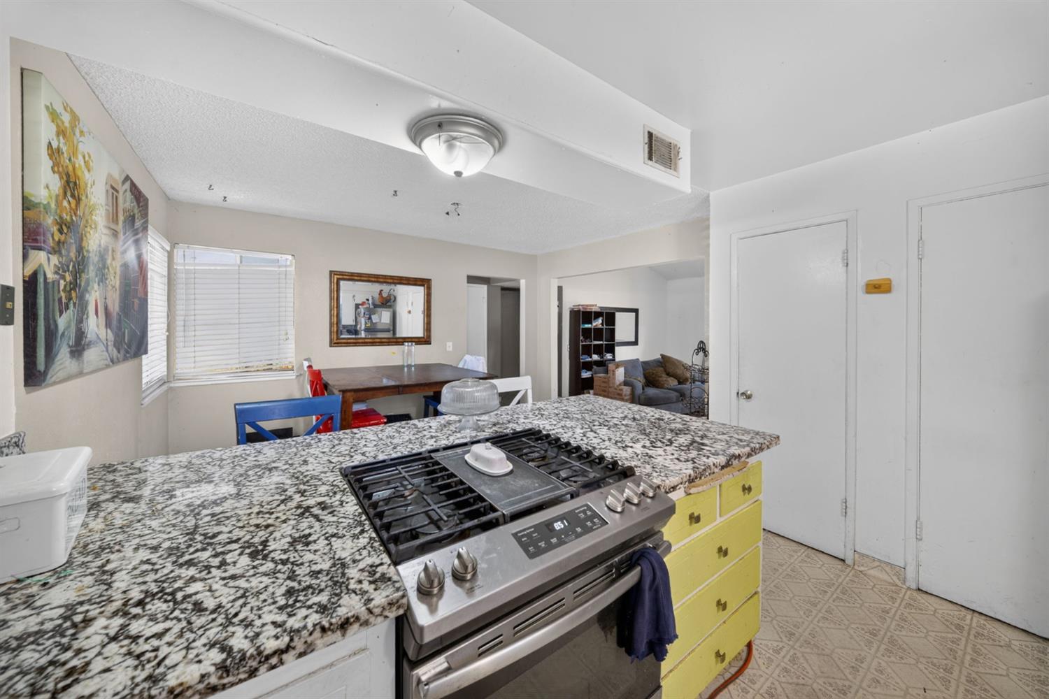 179 W Norwich Ave, Clovis, CA 93612