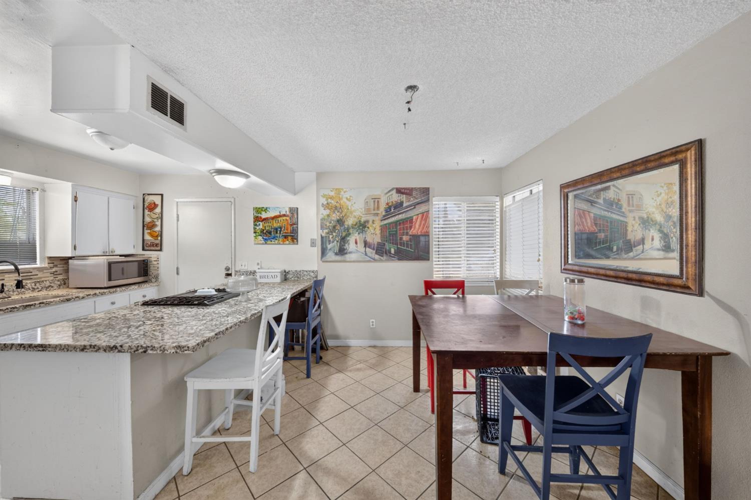 179 W Norwich Ave, Clovis, CA 93612
