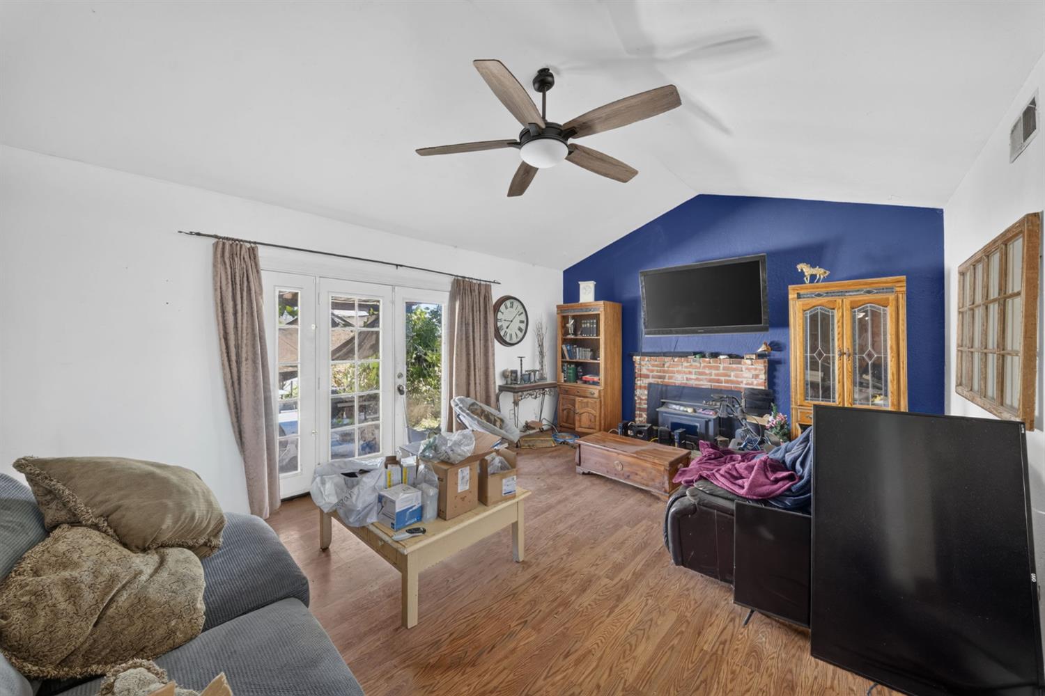 179 W Norwich Ave, Clovis, CA 93612
