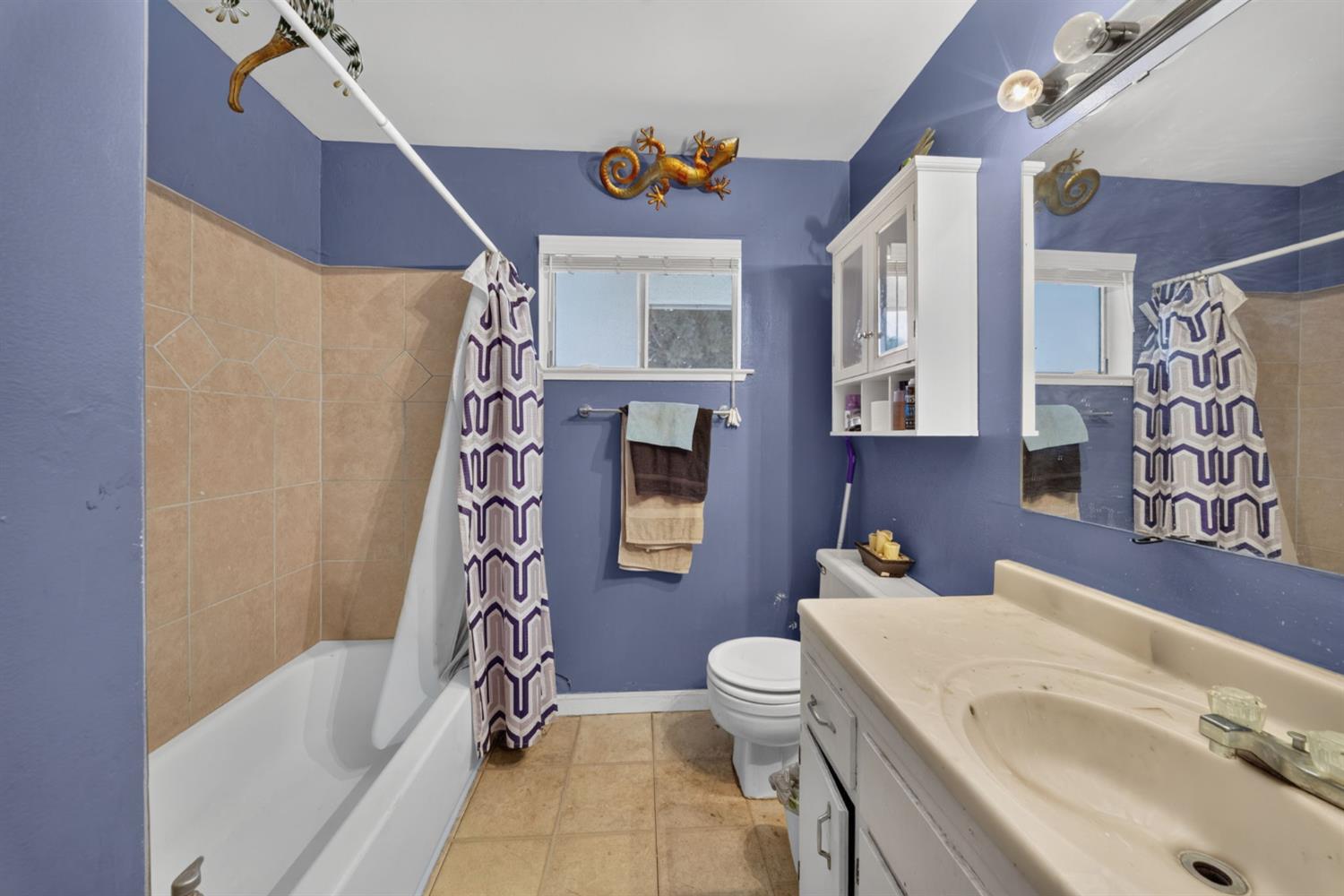 179 W Norwich Ave, Clovis, CA 93612