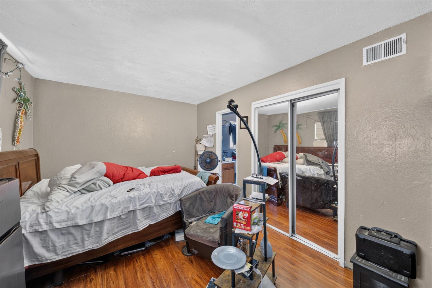 179 W Norwich Ave, Clovis, CA 93612