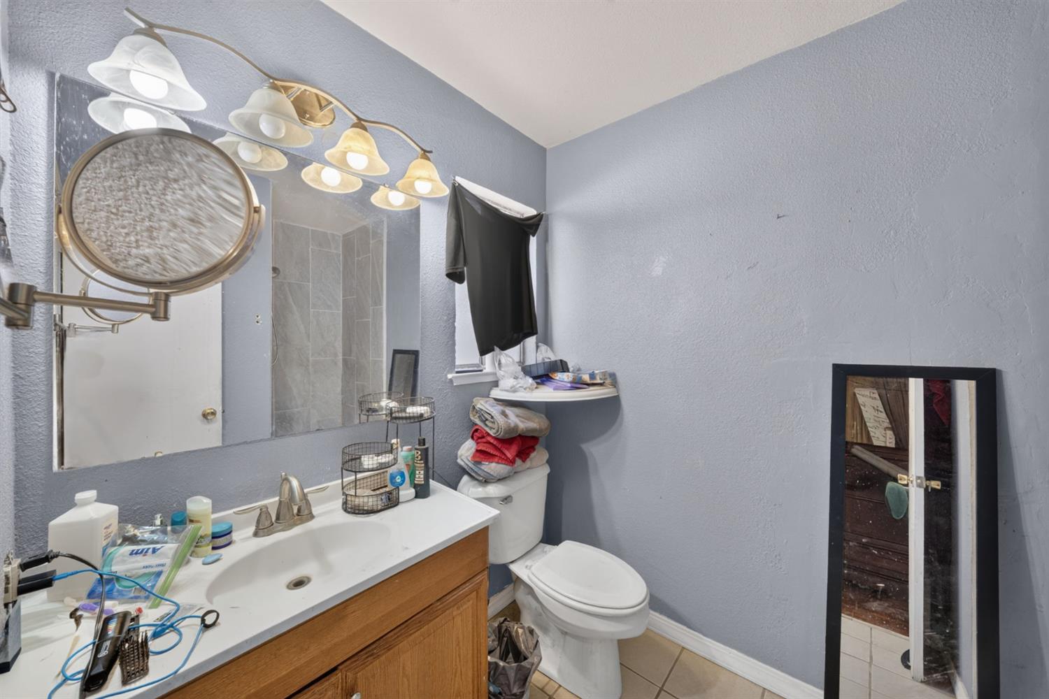 179 W Norwich Ave, Clovis, CA 93612