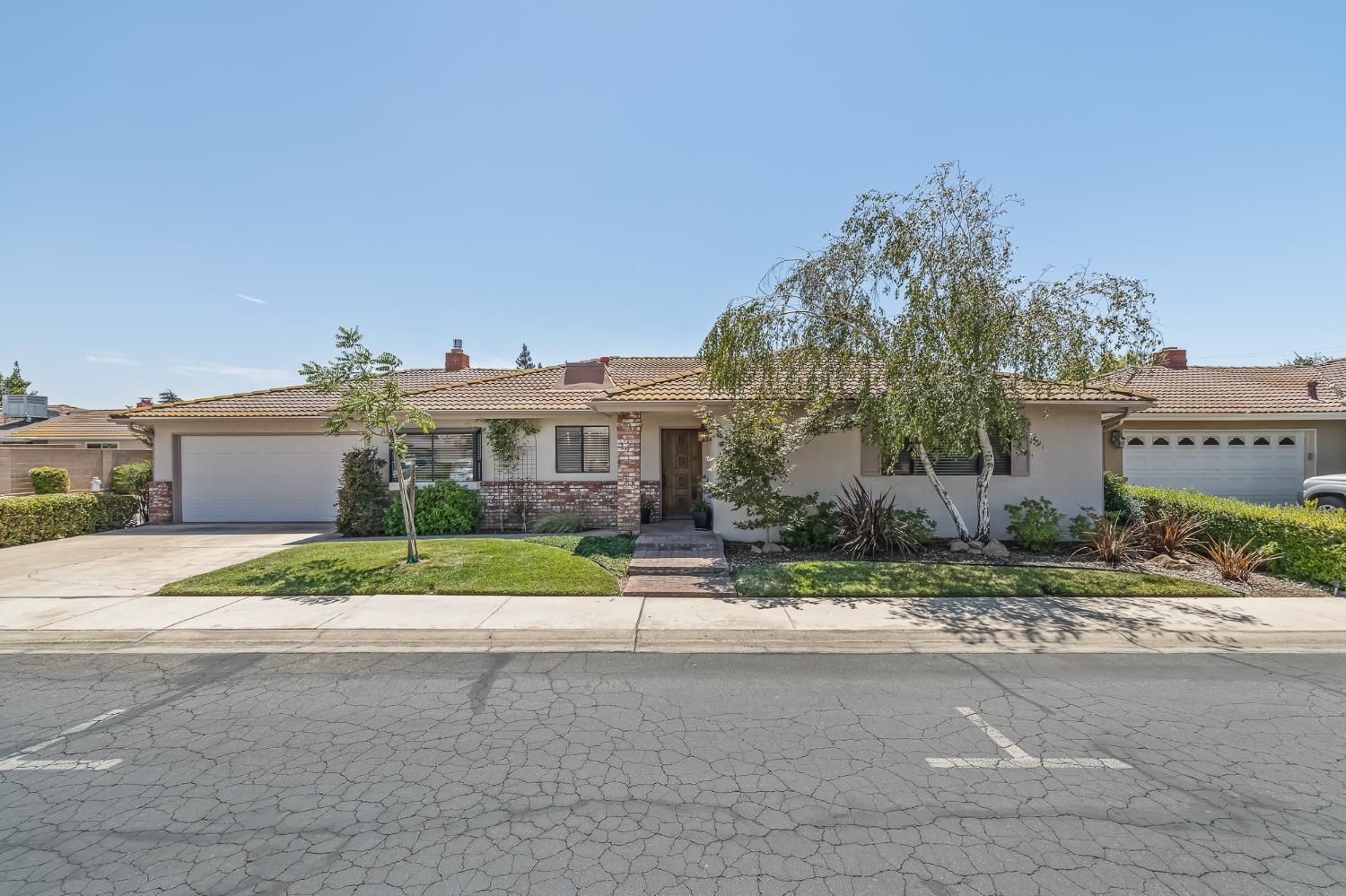 867 E Frederick Ave, Fresno, CA 93720