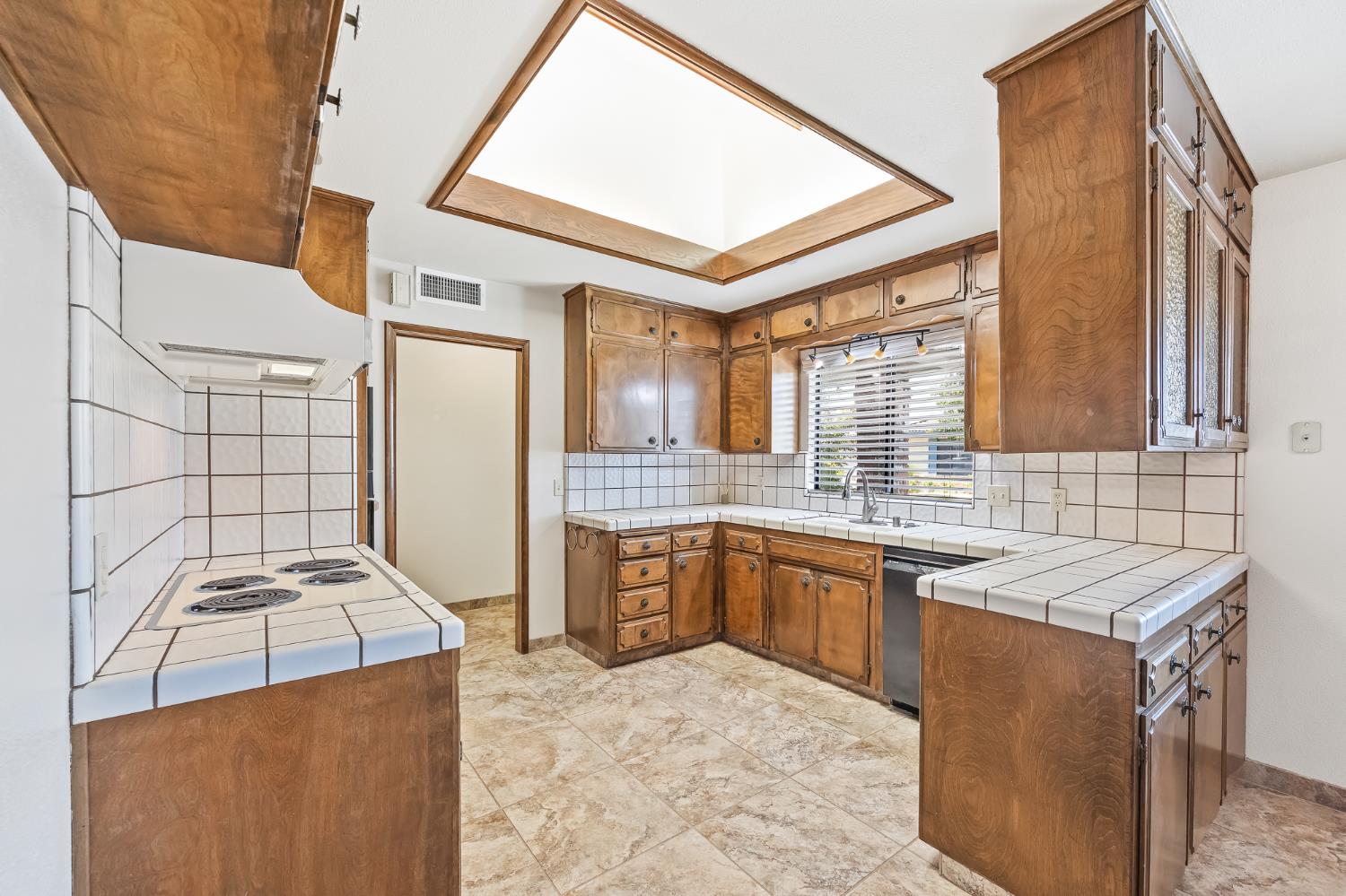 867 E Frederick Ave, Fresno, CA 93720