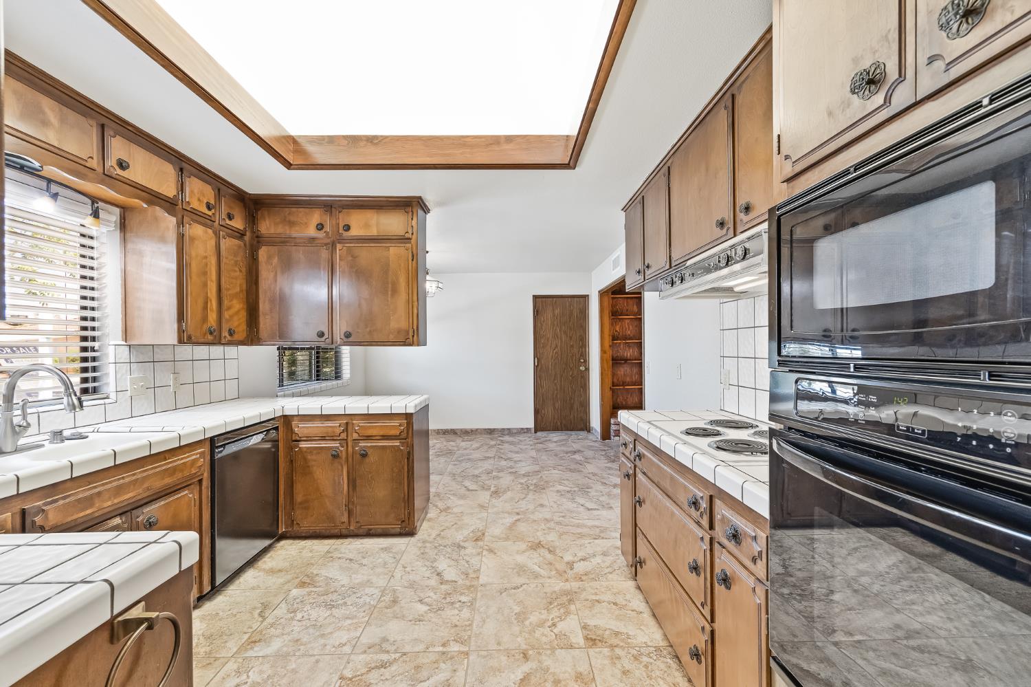 867 E Frederick Ave, Fresno, CA 93720